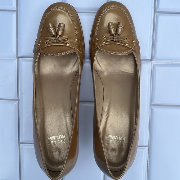 STUART WEITZMAN Champagne Gold Patent Leather Tassel Pumps Size 8M Kitten Heel - Picture 10 of 14